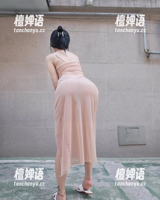 Aram(아람)的“DJAWA-泳池边的夏天”：我承认，我其实只是想看泳池里的小波浪。