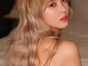 画面中的Hyoyeon(김효연)，好像在提醒我：花嫁不光是婚礼，更是自由。