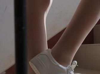 IESS异思趣向 – 美图成灾，秋秋用白色吊带裙又把我拉回了青春期，求个出道机会！
