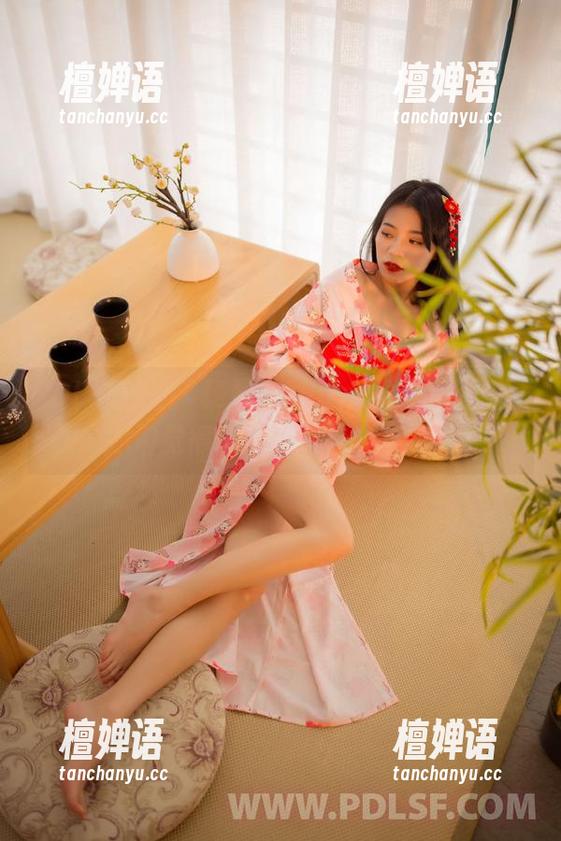PDL潘多拉 - 杨晨晨sugar的套装原图，你们觉得这颜色搭配靠谱吗？