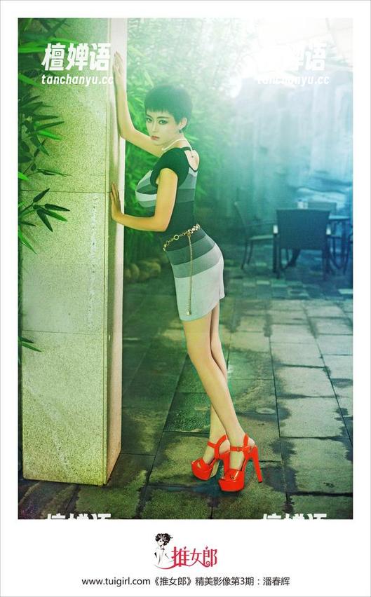 TuiGirl推女郎 - 图库里边翻翻：林清儿玩转教室的姿势