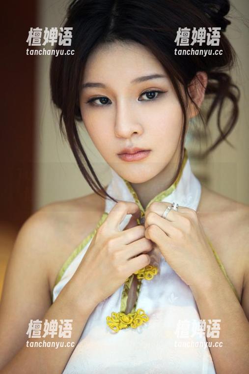 TuiGirl推女郎 - 油亮所以优秀，王依萌竟然在在线写真中玩得如此“高调”。