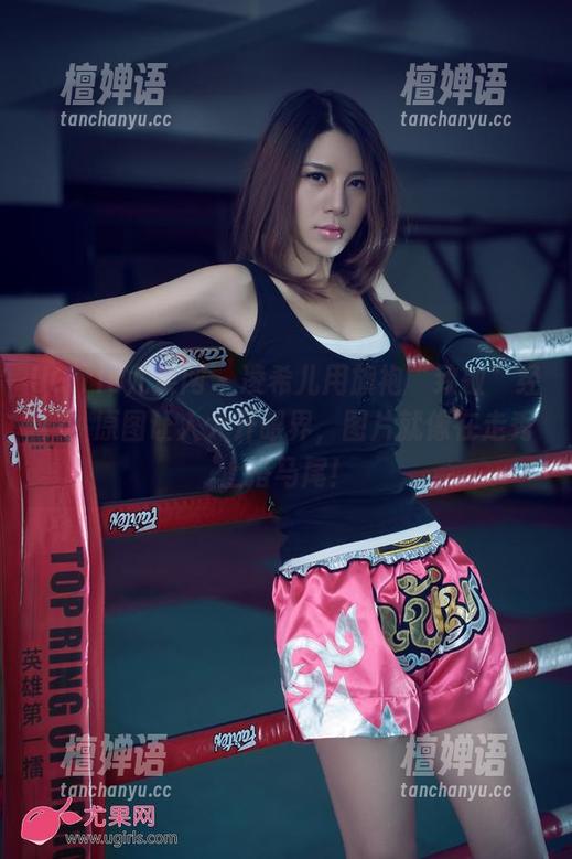 UGirls尤果网 - 凌希儿用旗袍“致敬”经典：原图让人大开眼界，图片就像在走秀上搭马尾！