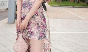 Xiuren秀人网 – 观看妲己Toxic的写真，潜意识里开始练习对女王的“万福手势”。