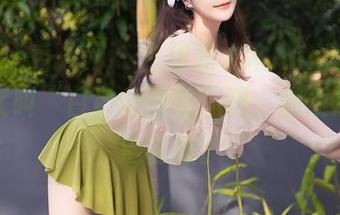 Xiuren秀人网 – 白裙和木木hanna，这图包就叫“白色的任性”吧，随便想的，别在意。