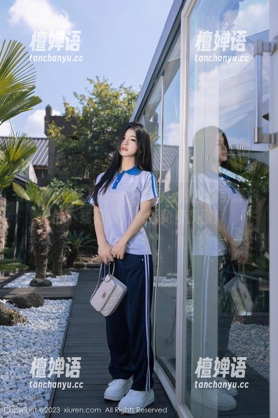 Xiuren秀人网 - 让李丽莎的校服引爆你的下载列表，一键免费获取！