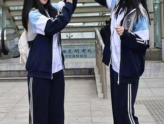 Xiuren秀人网 – 涵涵Luna的JK写真集：小小书虫在校园中逐梦，照样美得不行！