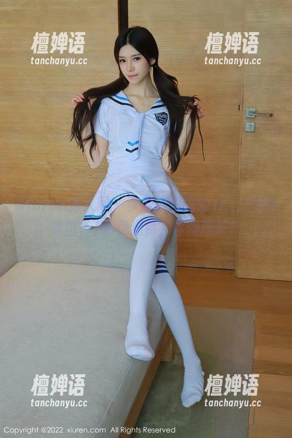 Xiuren秀人网 - 萝莉悠悠酱的JK，99%美图，1%免运费，你懂的吧？