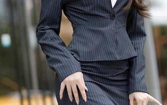 Xiuren秀人网 – 礼服里赵惟依coco的气势在线裂开，这美图忽然让我觉得扔衣服也是一门艺术…