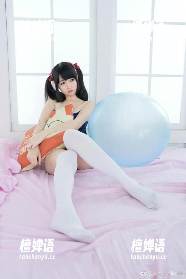 最新nagesa魔物喵的女神图片，果然是猫都想追的对象！
