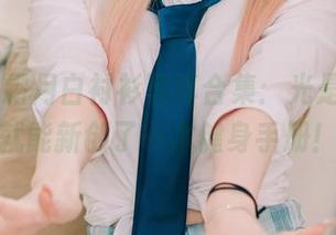 shimo霜月白衬衫写真合集：光是站着，就能新创了一本健身手册！