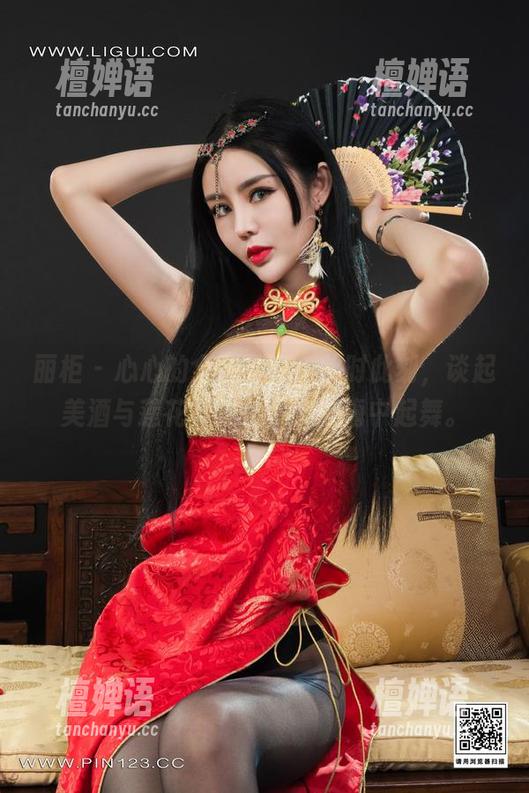 丽柜 - 心心的全套写真，此时此刻，谈起美酒与莲花，完全在我脑海中起舞。