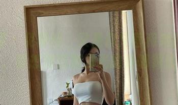 微密圈 – 免费的、又是你文茜和她的珍珠内衣。真想知道那发光的是哪颗珍珠。