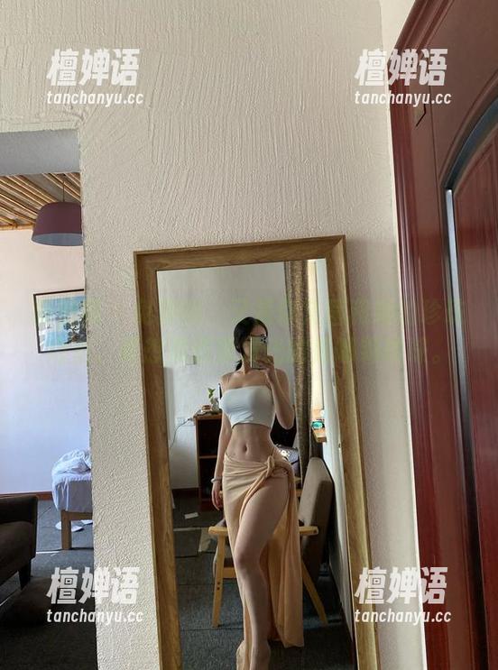 你文茜 微密圈 - 免费的、又是你文茜和她的珍珠内衣。真想知道那发光的是哪颗珍珠。