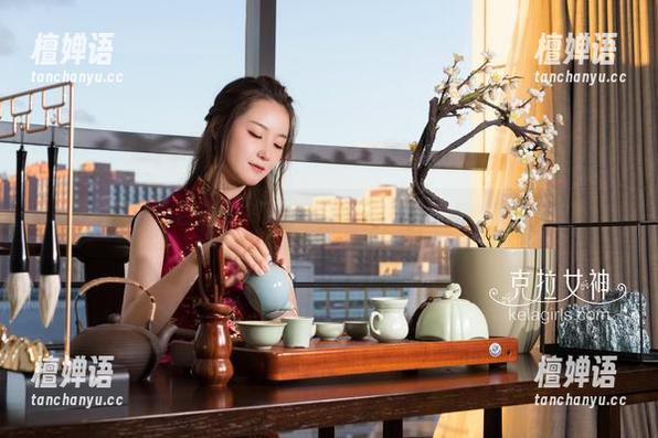 克拉女神 - 吕佳又来了，最新夏天原图带点懒散的气息？