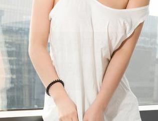 克拉女神 – 忆之带你看皮衣，高清照片里，每一寸呼吸都在低语。