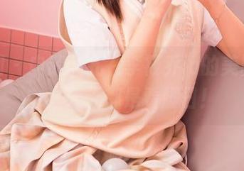 嗲囡囡 – 申请驻扎在李筱乔jo的美脚写真中，天天都是看脚日！
