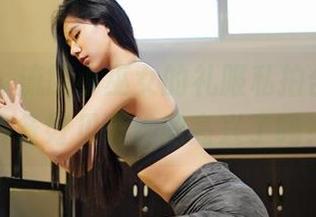 嗲囡囡 – 流氓小巫女的礼服私拍合集，你准备好见证她的高兴了吗？