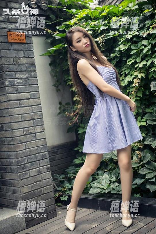 头条女神-高韩菲 头条女神 - 高韩菲的新尝试:灰丝下的迷离与真实,原图一看便知