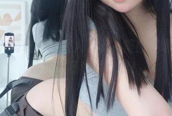 女主K勇敢尝试大人下着，美图变墙纸，靠墙站着也得优雅！