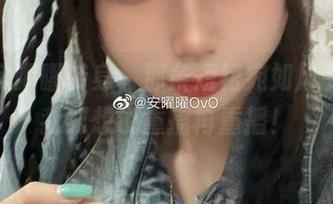 随着安曜曜转身，那条短裙宛如风一般，我只想说重播再重播！
