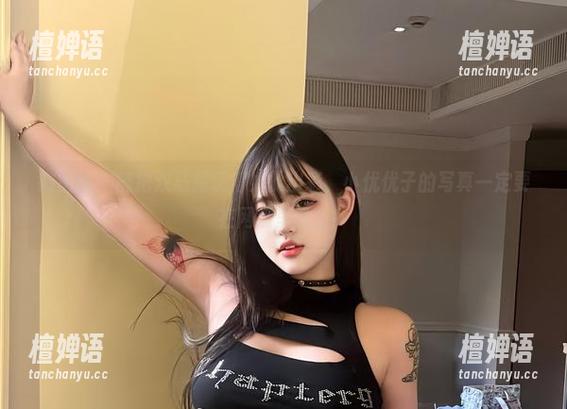 微密圈 - 能把双马尾玩得如此出彩，小优优子的写真一定要在网盘里常备！