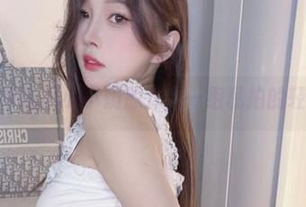 纯欲吊带搭配小小奶瓶儿，一组私拍的轻盈瞬息
