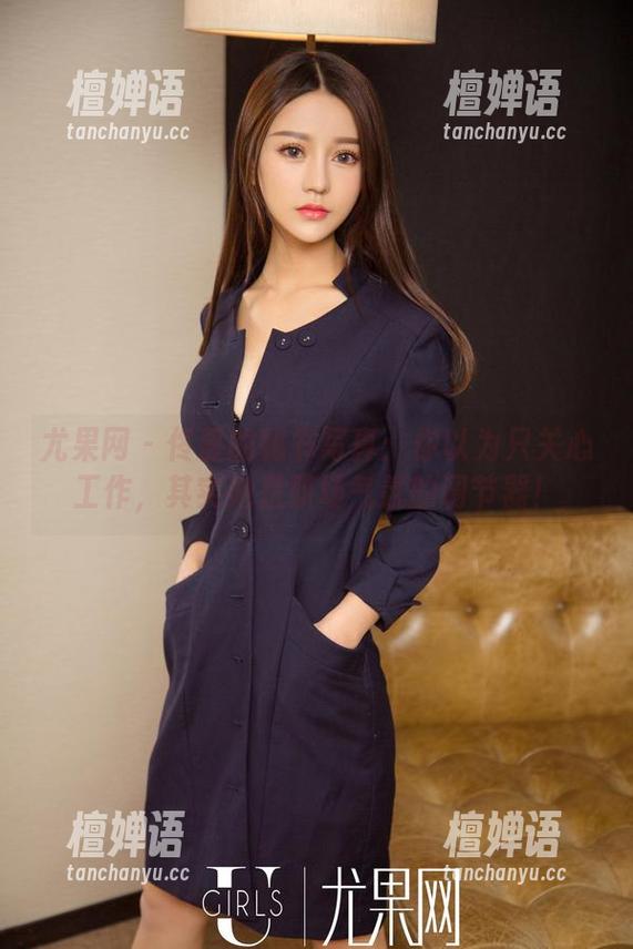 尤果网 - 佟蔓的秘书写真：你以为只关心工作，其实她是职场气氛的调节器！