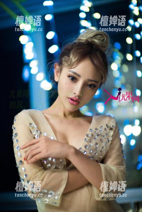 尤果网-曾嘉琪 尤果网 - 私拍的红裙、曾嘉琪——这图里的风,莫名让我想起昨天吃的水果沙拉,奇怪的联想!