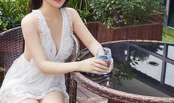 尤蜜荟 – 高清显现：这个作品里，合法萝莉的眼镜有种“看见灵魂”的魔力。