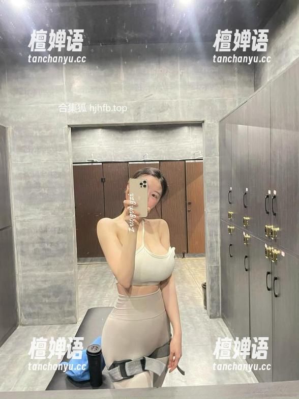 微密圈 - 左公子666的裸足定制图集：我只是想说…好像又多了一种看腿的理由？