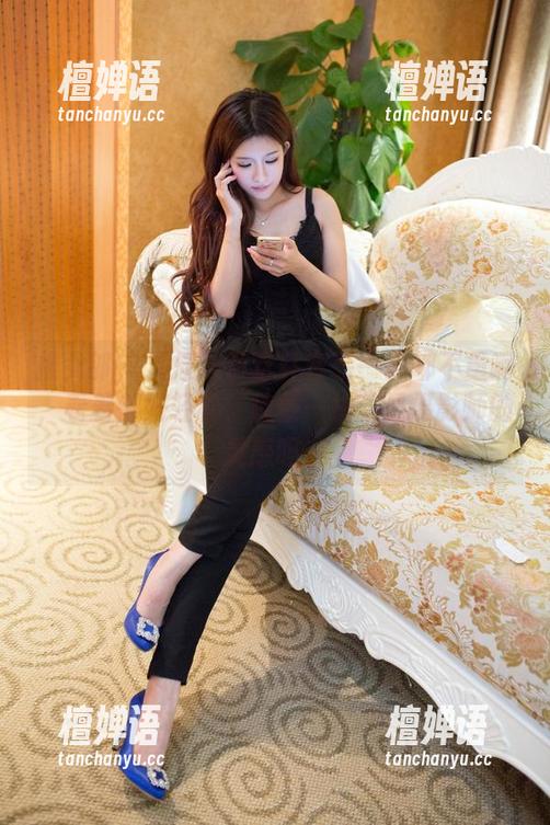 推女郎-星辰 推女郎 - 星辰表示这件套装一点都不重啊,看着都好轻松,随便一拍就是摄影师的灵感吗?