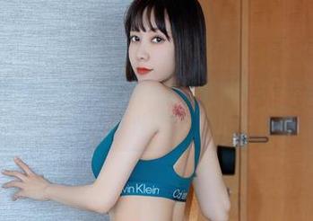 微密圈 – 果儿Victoria红裙写真，算不算又一次意想不到的升级？