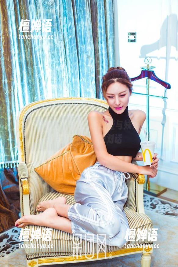 果团网 - 私拍花絮：陈迪娅与姨妈眼里‘美丽妹妹’的对话