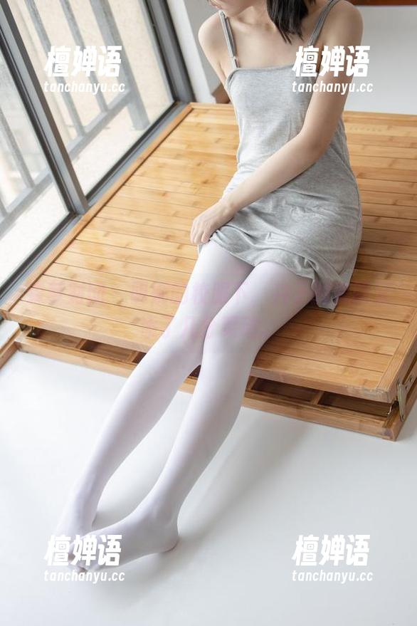 森萝财团 - 明媚的校服下，卉子的美图又添了几分灵动。
