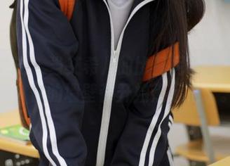 模范学院 – 当艾希儿的比基尼原图变成壁纸，你的墙壁都开始热起来了。