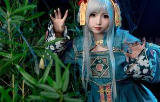 爆机少女喵小吉的夏天作品：最美的cos就在路边小摊旁边的冰凉西瓜！