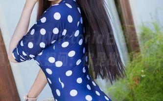 爱蜜社 – 果儿Victoria白色写真更新，真是让人想问：你是故意的吗？