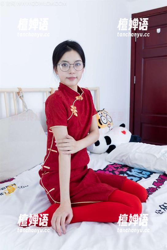 物恋传媒-嘟嘟 物恋传媒 - 白色壁纸在嘟嘟手里,难得的高清,让人想一直盯着看