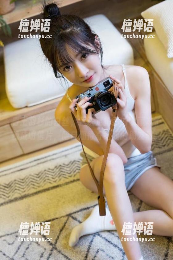 看王羽杉的白丝，我决定把我的收藏本子换成明信片，暗自期待寄给我的朋友们。