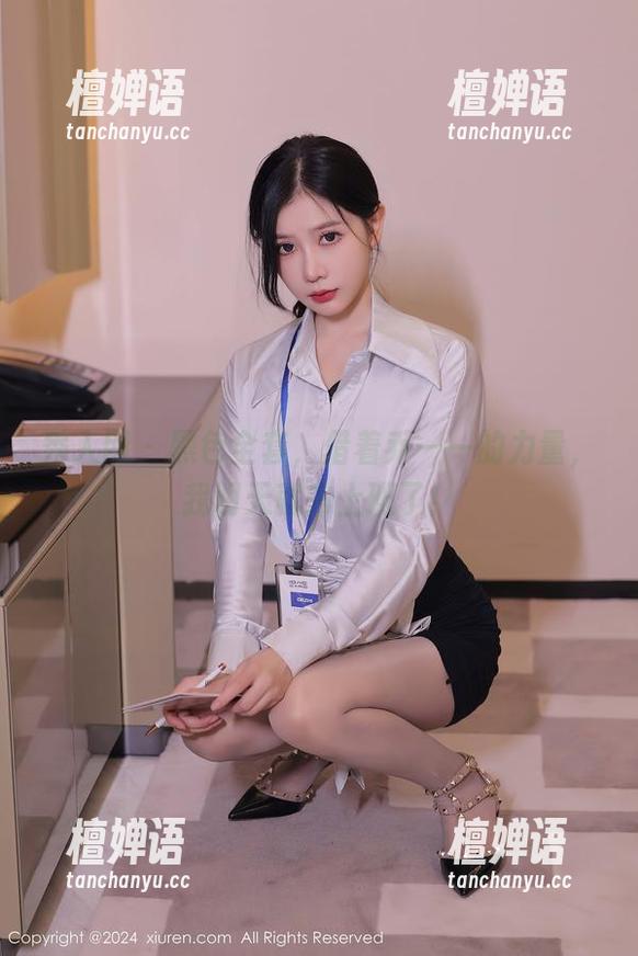 秀人网-乔一一 秀人网 - 黑色全套,借着乔一一的力量,我明天就去上班了!