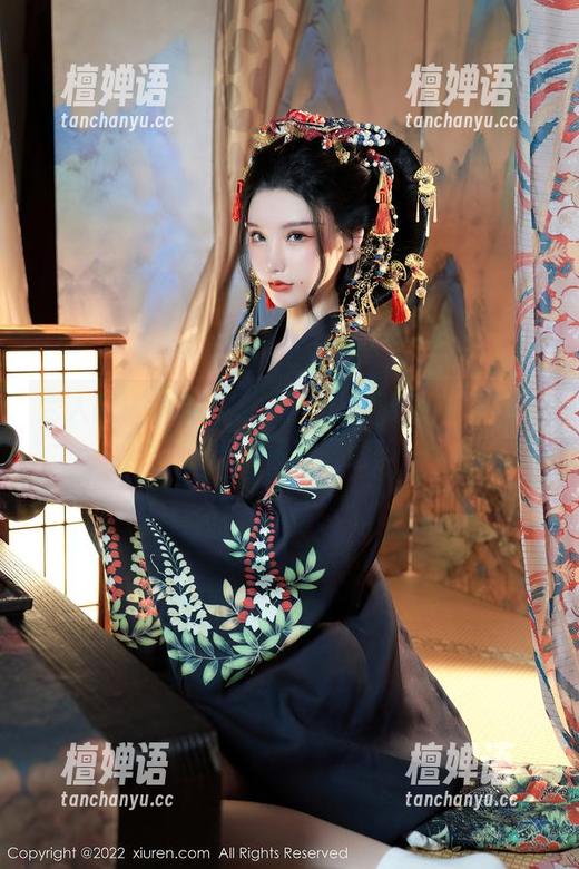 秀人网-吴雪瑶 秀人网 - 吴雪瑶:无圣光的眼镜女神,美图让人移不开眼。