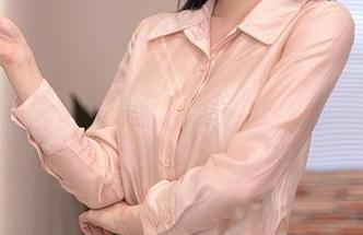 秀人网 – 精选中的原图，周周不吃香菜姐姐真会玩，恕我直言…