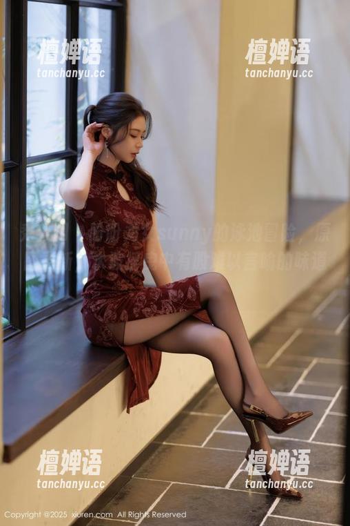 秀人网 - 盼盼龙女sunny的泳池冒险，原图更新，水波摇曳中有股难以言喻的味道！