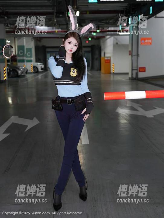秀人网 - 直接来，苏苏阿黑丝图集，无圣光以上演完美的яло。