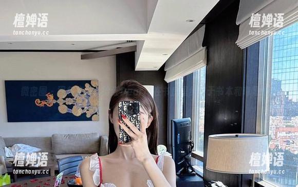 微密圈 - 图包直击：脸红Dearie在书房里纠结于书本和奇思妙想
