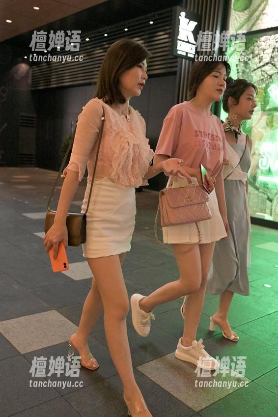 免费珍藏，魔镜街拍的咖啡色丝袜小姐姐，商场逛吃逛喝全记录