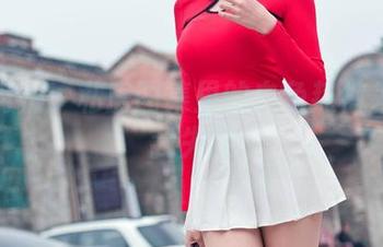 魔镜街拍：私房图集里的白色热裤差点让我失控