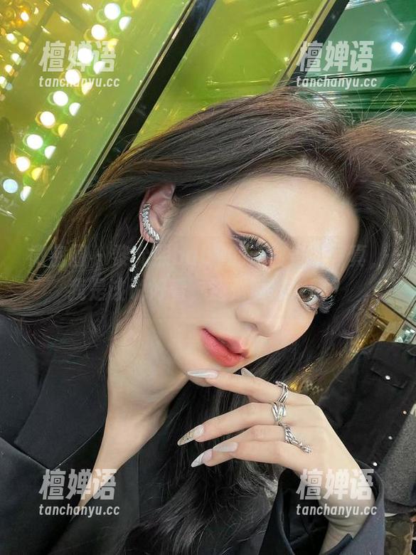 微密圈 - 黎允熙baby的蓝白条纹写真，我是该说好看，还是说时髦呢？